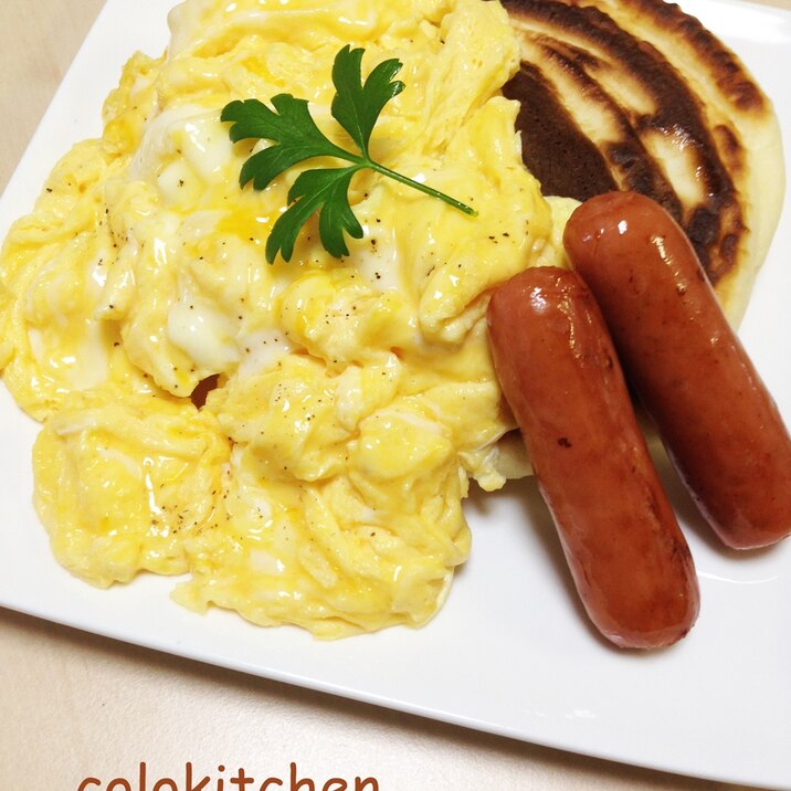 お食事パンケーキ スクランブルエッグ ウインナー レシピ 作り方 By Colokitchen 楽天レシピ お食事パンケーキ スクランブルエッグ ウインナー レシピ 作り方 By Colokitchen 楽天レシピ
